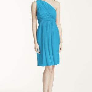 A Flawless Short and Chic Bridesmaid Dress